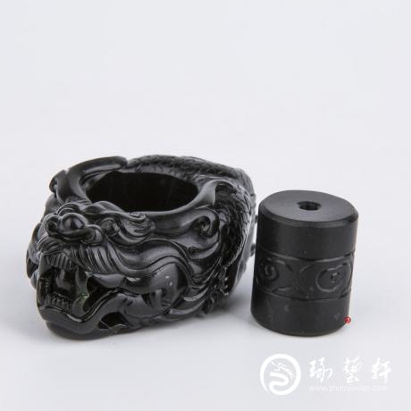 【琢艺轩】穆宇静 新疆和田玉墨碧籽玉扳指勒子 祥龙47.2克 勒子11.7克