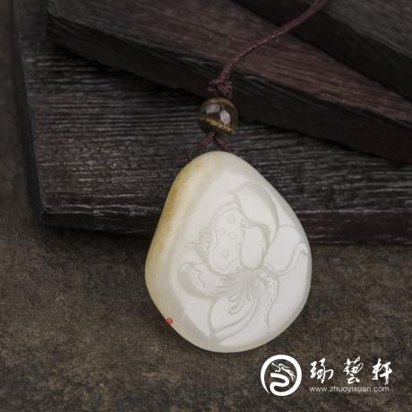 【琢艺轩】新疆和田玉黄皮白玉籽玉挂件 静 11.4克