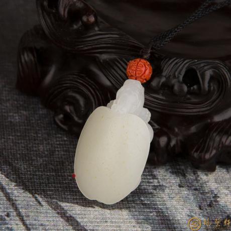 【琢艺轩】新疆和田玉洒金皮一级白玉籽玉挂件 龙龟 9克