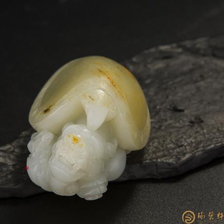 【琢艺轩】新疆和田玉黄皮白玉籽玉 把件 玄武 131克
