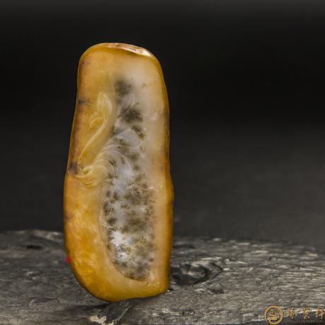 【琢艺轩】新疆和田玉黄沁带僵籽料挂件 守静 30.3克