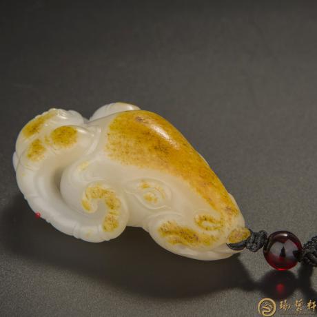 【琢艺轩】黄杨洪 新疆和田玉黄沁一级白玉籽玉把件 领头羊（独籽） 107克