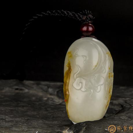 【琢艺轩】新疆和田玉红皮白玉籽料挂件 望月(独籽) 15.4克