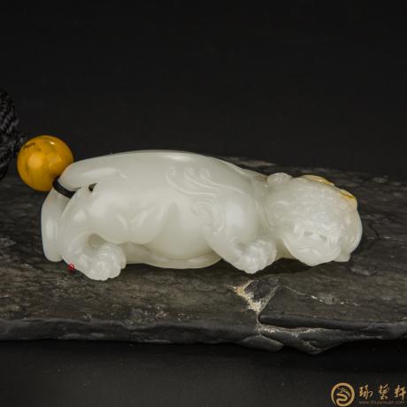 【琢艺轩】新疆和田玉黄皮白玉籽玉把件 貔貅 70.6克