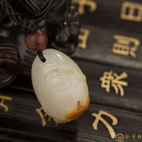 【琢艺轩】新疆和田红皮白玉籽玉挂件 荷花 8克