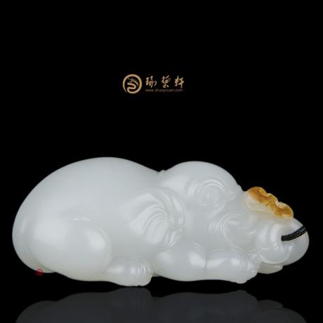 【琢艺轩】黄杨洪 新疆和田红皮一级白籽玉挂件 太平有象 24克