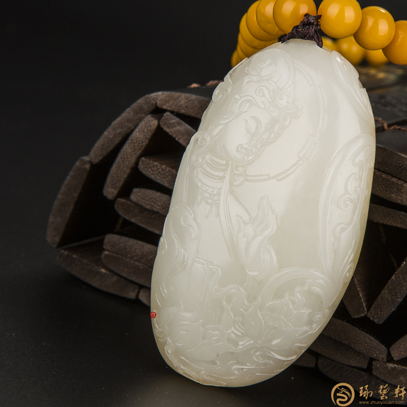 盘玩和田玉制品要净手？