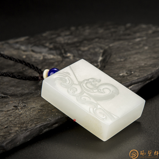 新疆和田玉洒金皮白玉籽玉玉牌 必定成龙