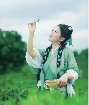 上海世博源夜景到底有多绝？上海阳光谷几点亮灯 世博轴附近晚上有什么好看的夜景全攻略🌃
